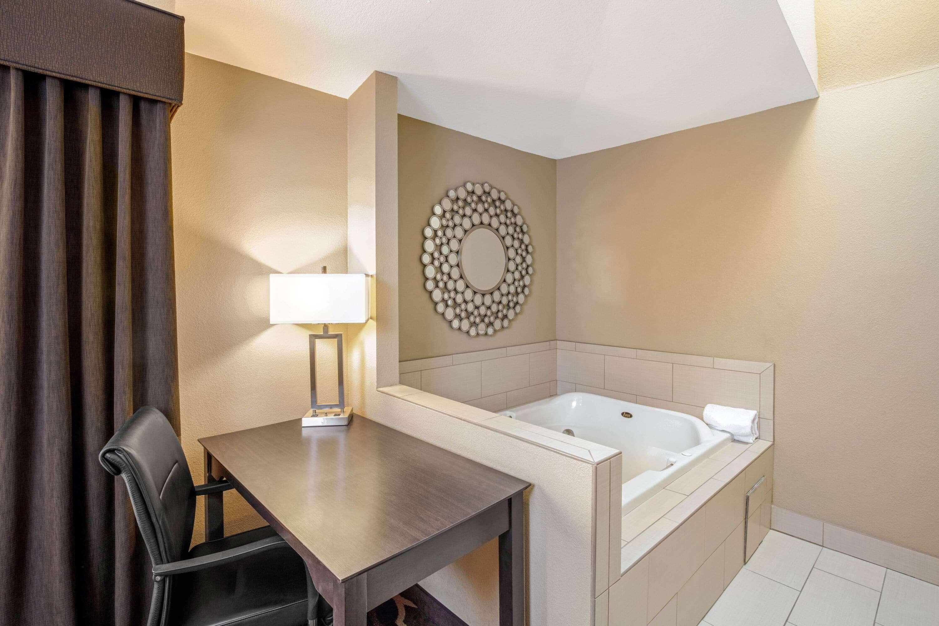 La Quinta Inn & Suites By Wyndham Lv Tropicana Stadium Las Vegas Eksteriør bilde
