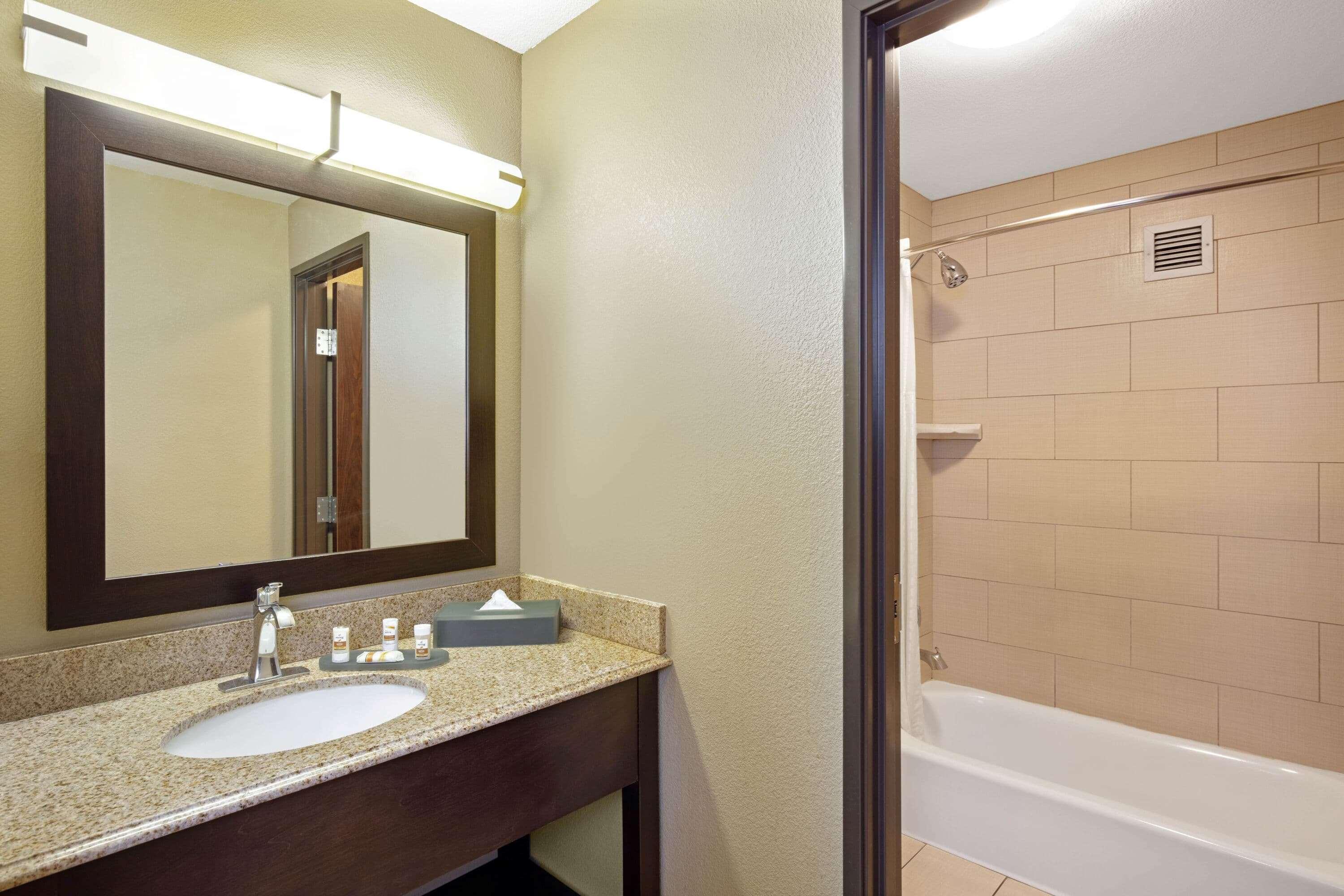 La Quinta Inn & Suites By Wyndham Lv Tropicana Stadium Las Vegas Eksteriør bilde